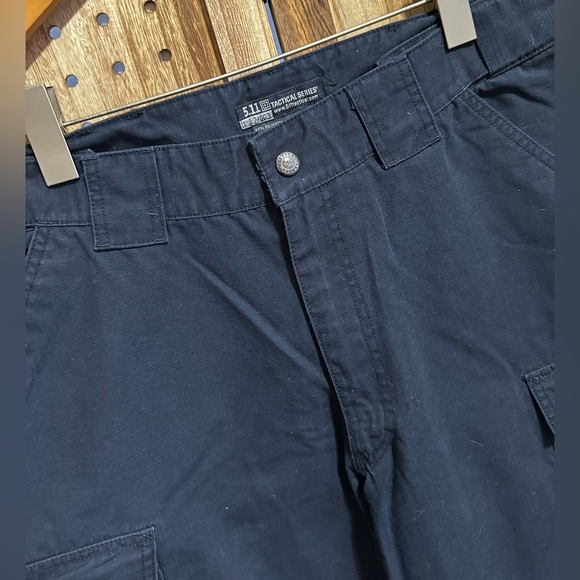 EUC Navy 5.11 Tactical Series Cargo Pants Large 35 1/2 - 39 Adjustable Waist - Picture 1 of 7